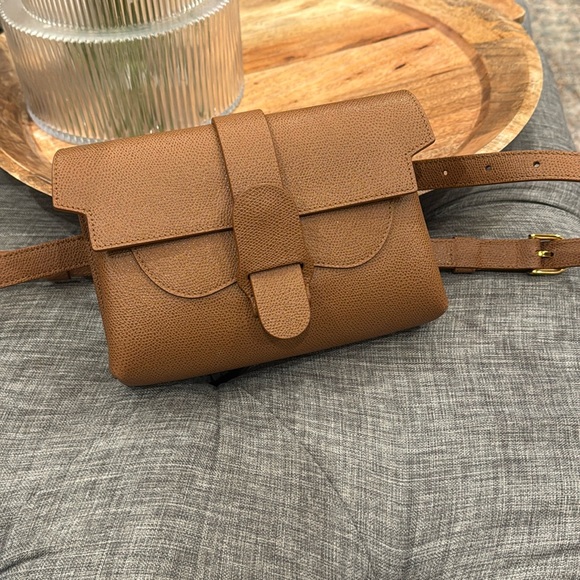 Aria belt bag- never used. The button still has a plastic...
